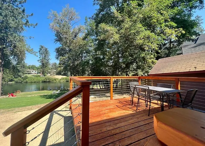 Deluxe Cabin 1 - Rogue River Resort